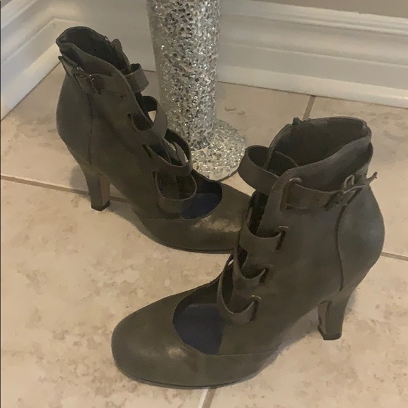 💥Madden Girl Serenee booties💥 - Picture 2 of 5